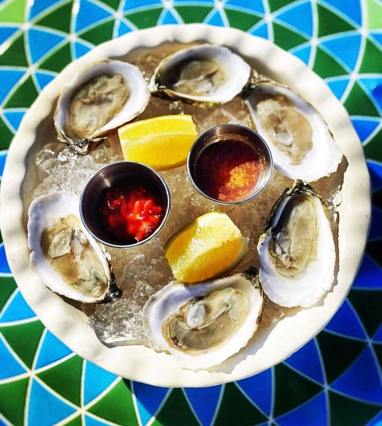 Fresh oysters on ice