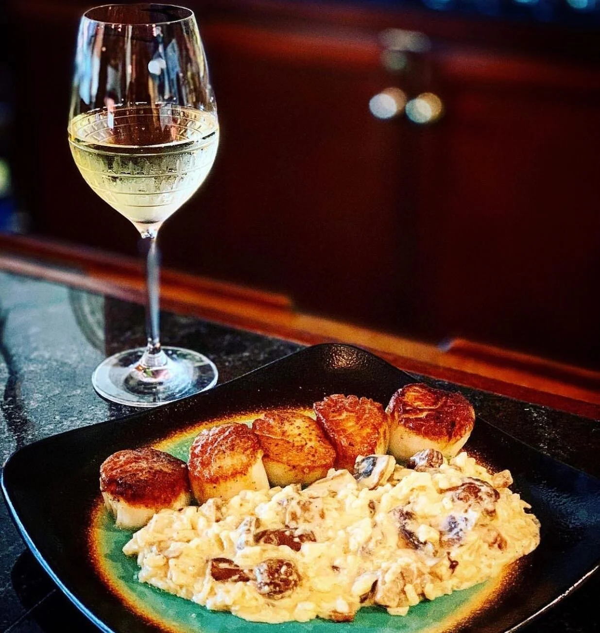 Scallops with white wine