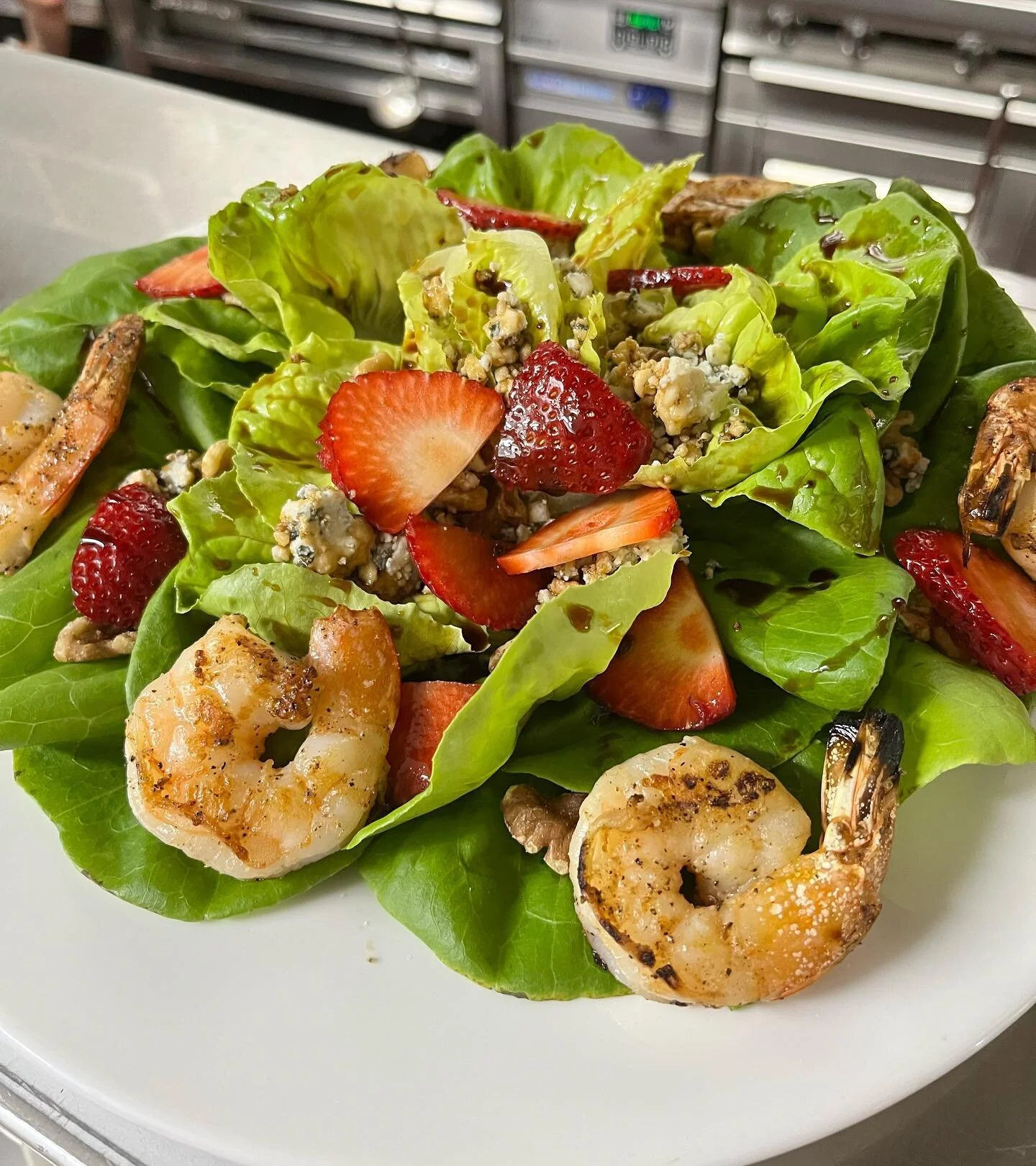 Grilled shrimp salad with strawberries
